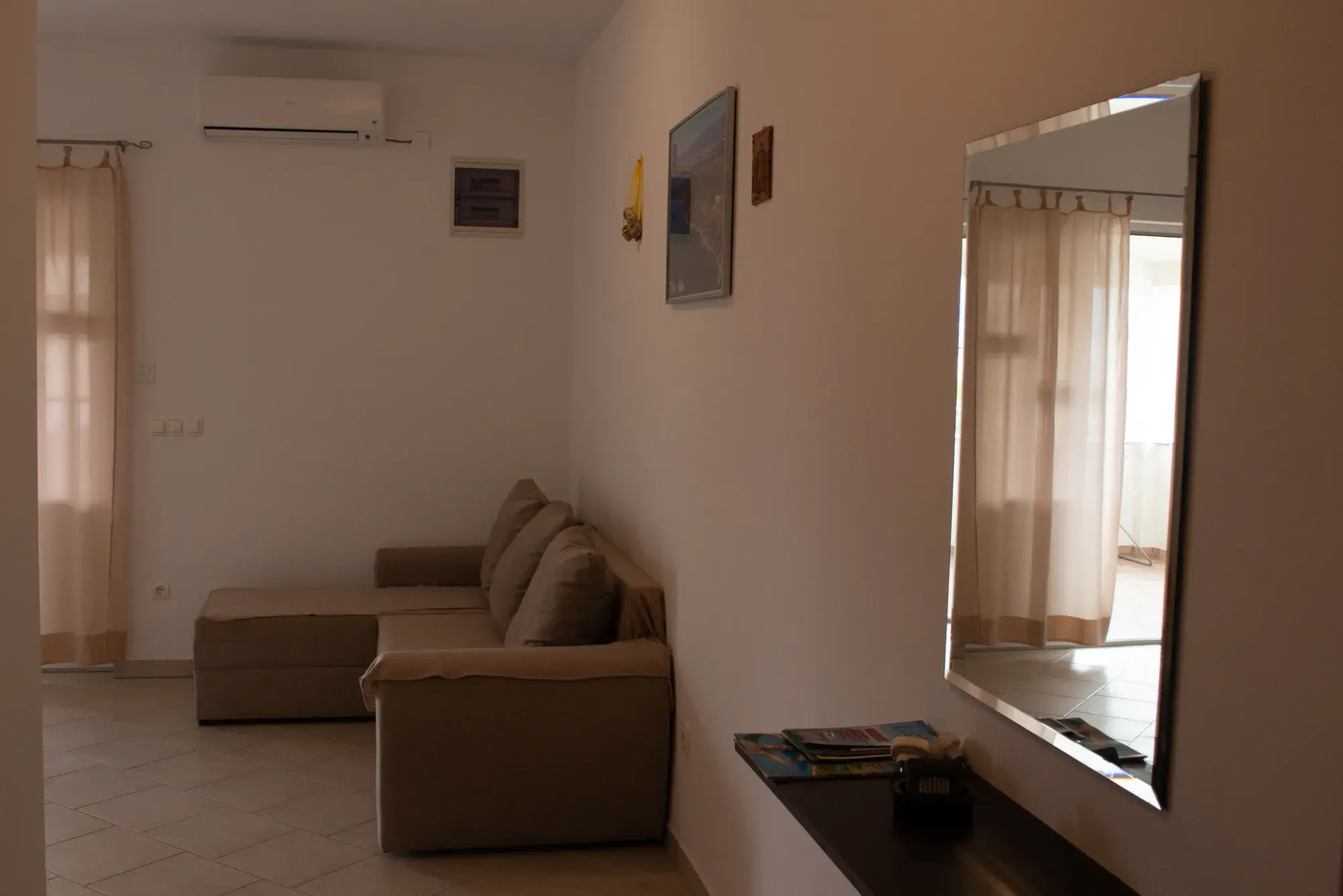 Apartman A2, Dnevni boravak