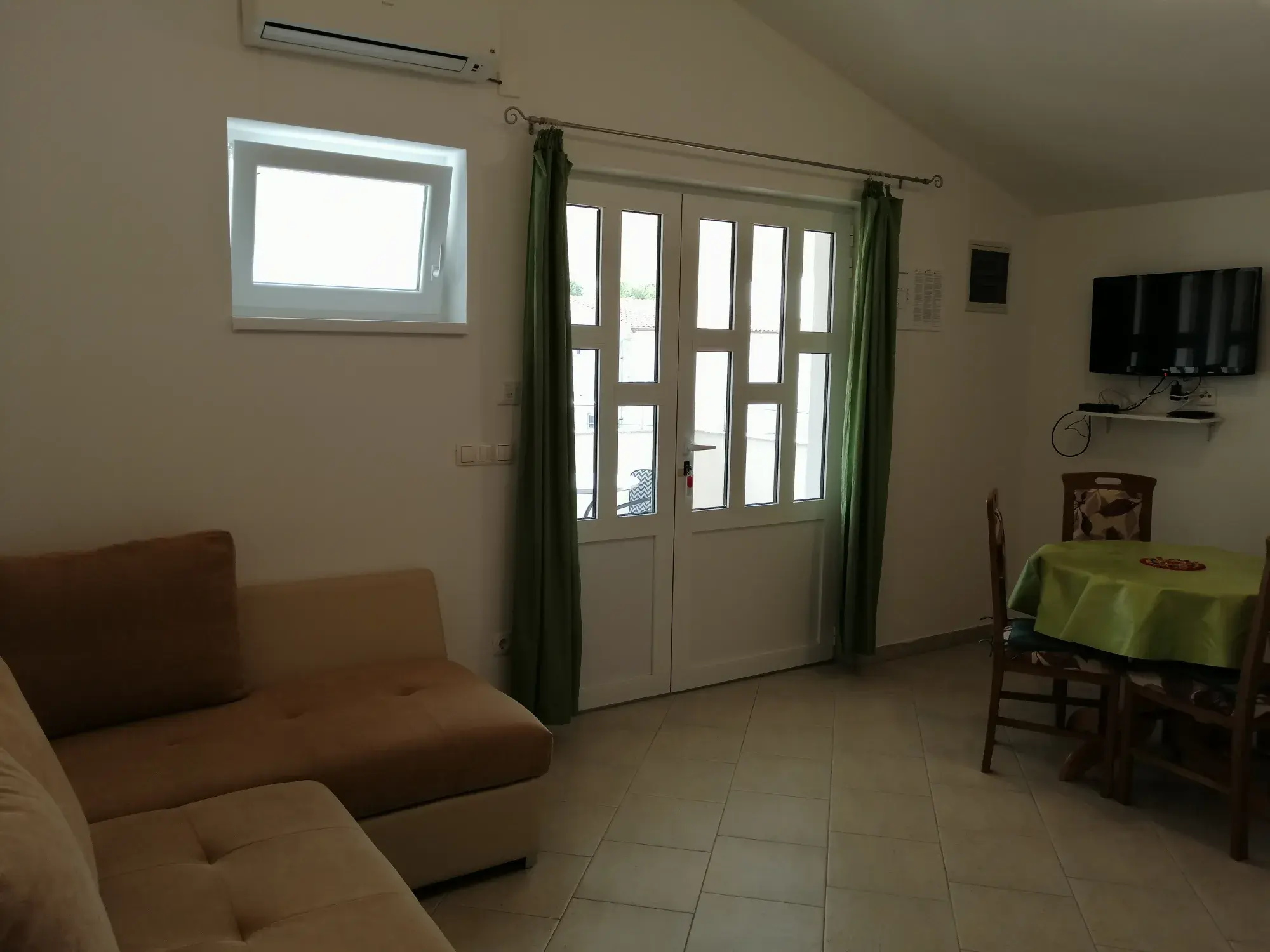 Apartman A3, Dnevni boravak
